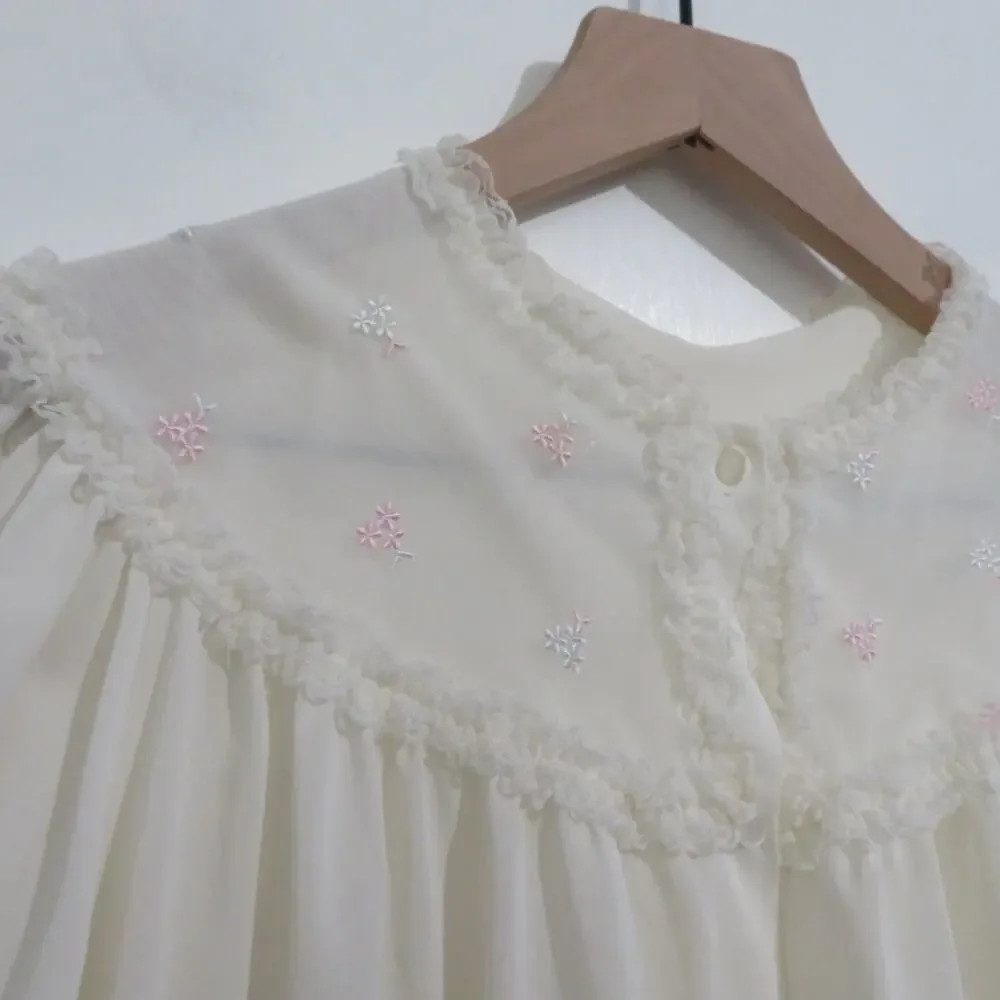 American Maid Women Cream Vintage Short Sleeve Nylon Embroidered Nightgown